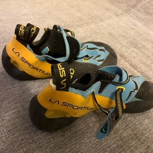 LA SPORTIVA CLIMBING BLUE/YELLOW SHOES SIZE 11-1/2 mens (never worn on the rock)